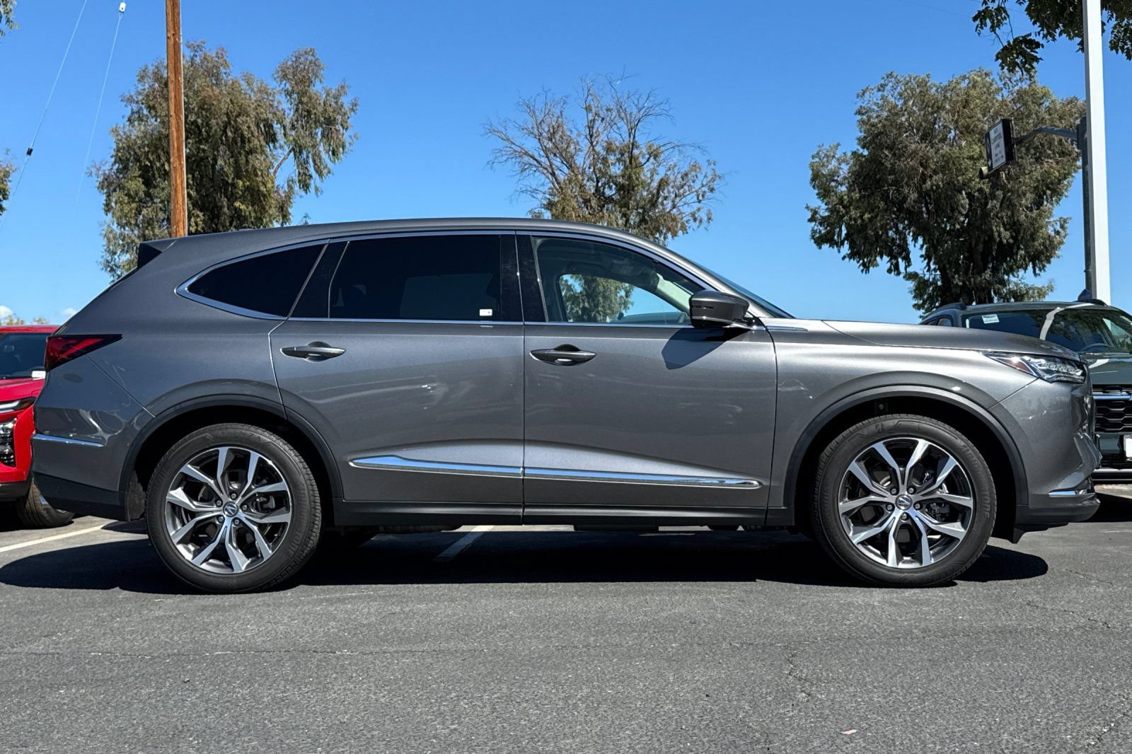 Used 2024 Acura MDX w/ Technology Package AWD/4WD image 4