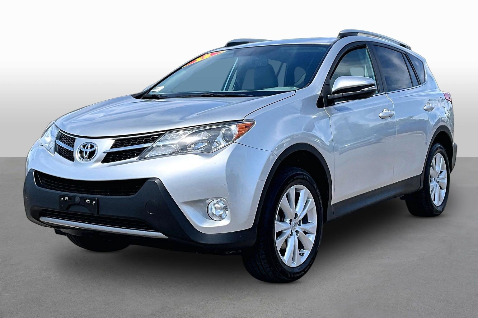 Used 2015 Toyota RAV4 Limited FWD image 1
