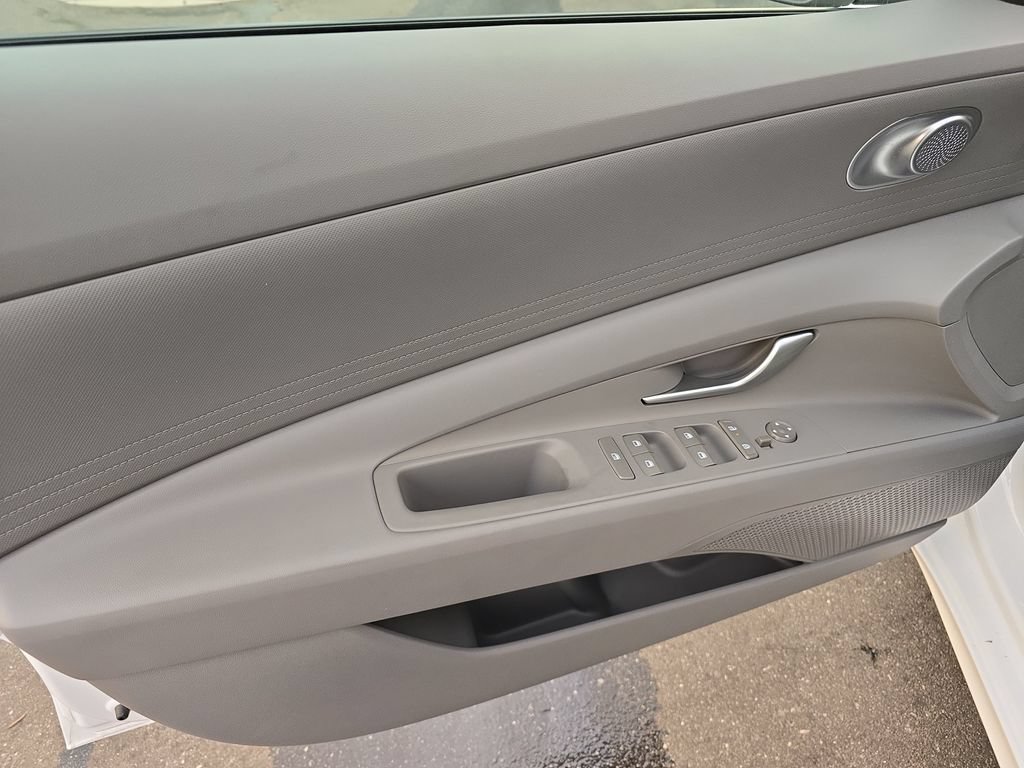 Certified 2026 Hyundai Elantra SE FWD image 24