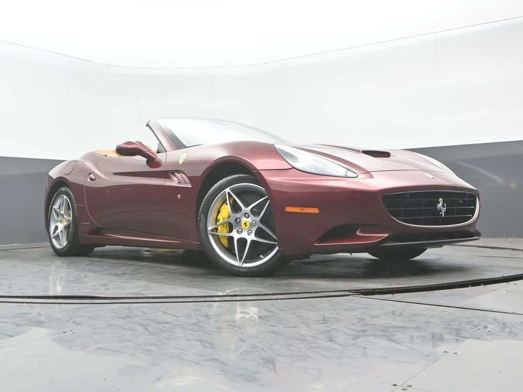 Used 2010 Ferrari California RWD image 35