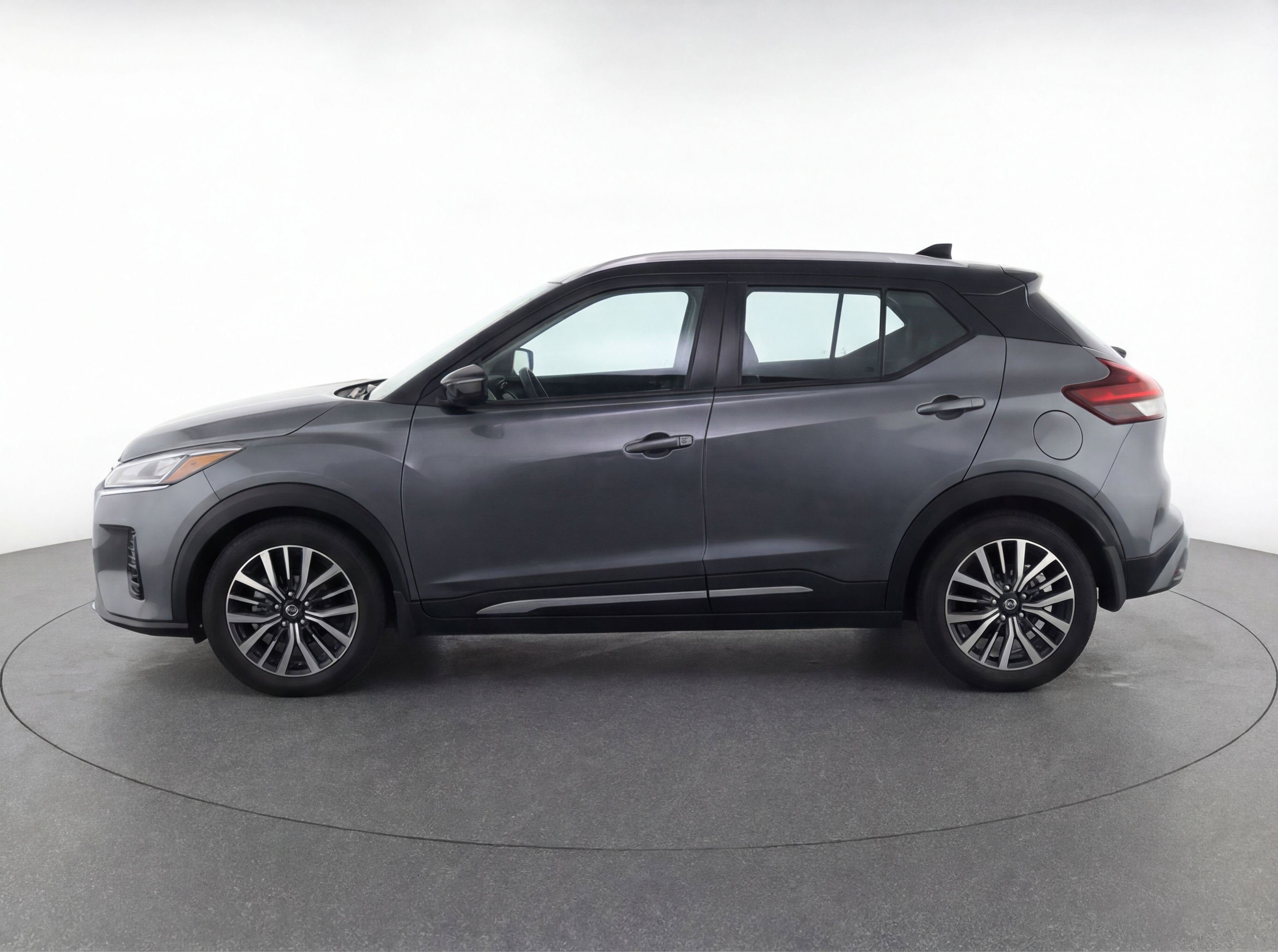 Used 2024 Nissan Kicks SV image 5