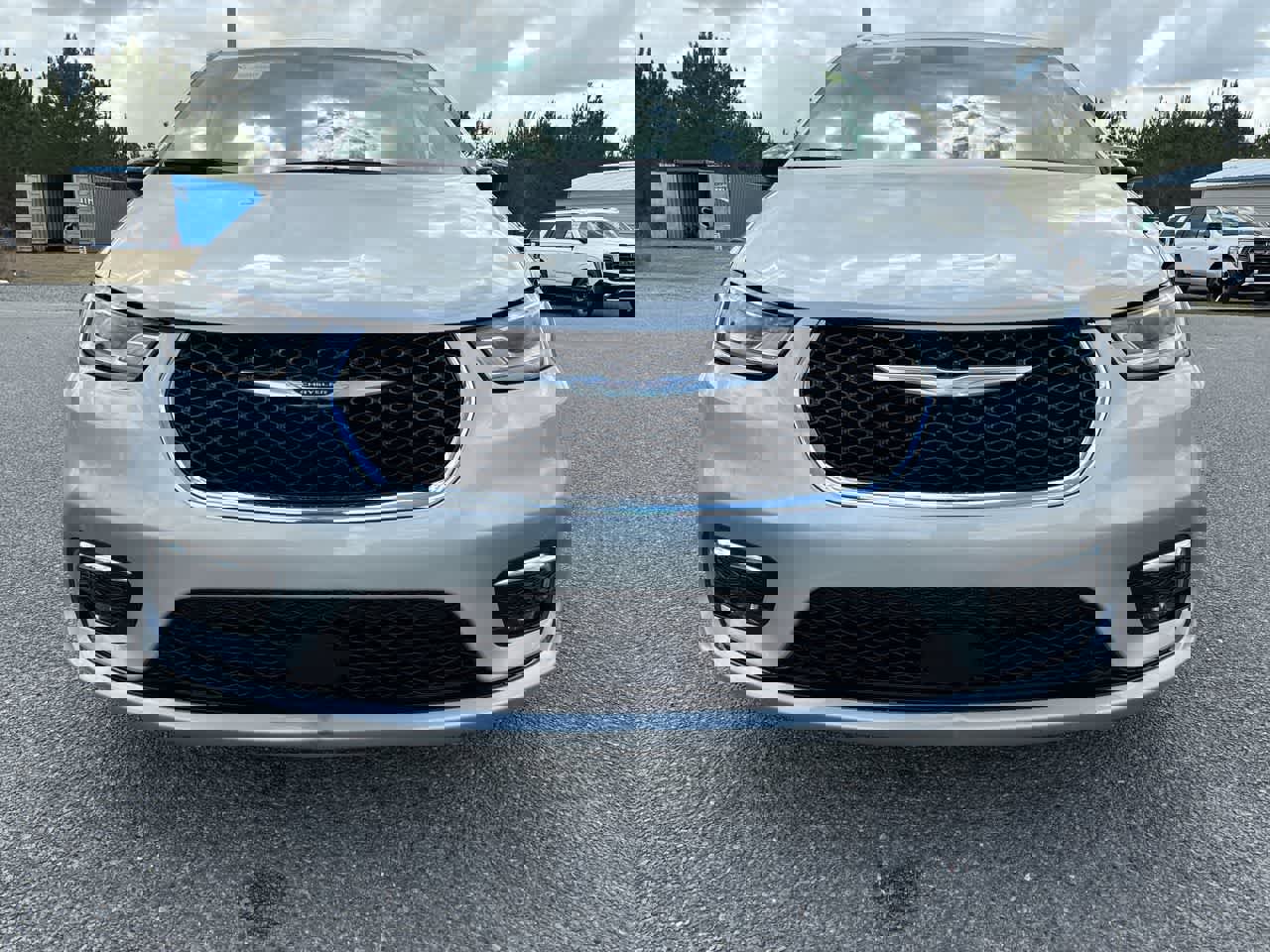 Used 2024 Chrysler Pacifica Touring-L image 30