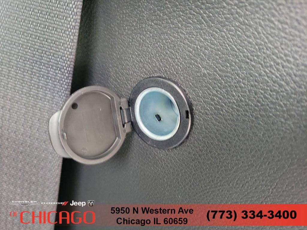 New 2026 Chrysler Pacifica Limited FWD image 10