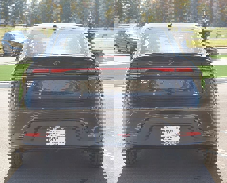 Used 2024 Toyota Prius LE image 3