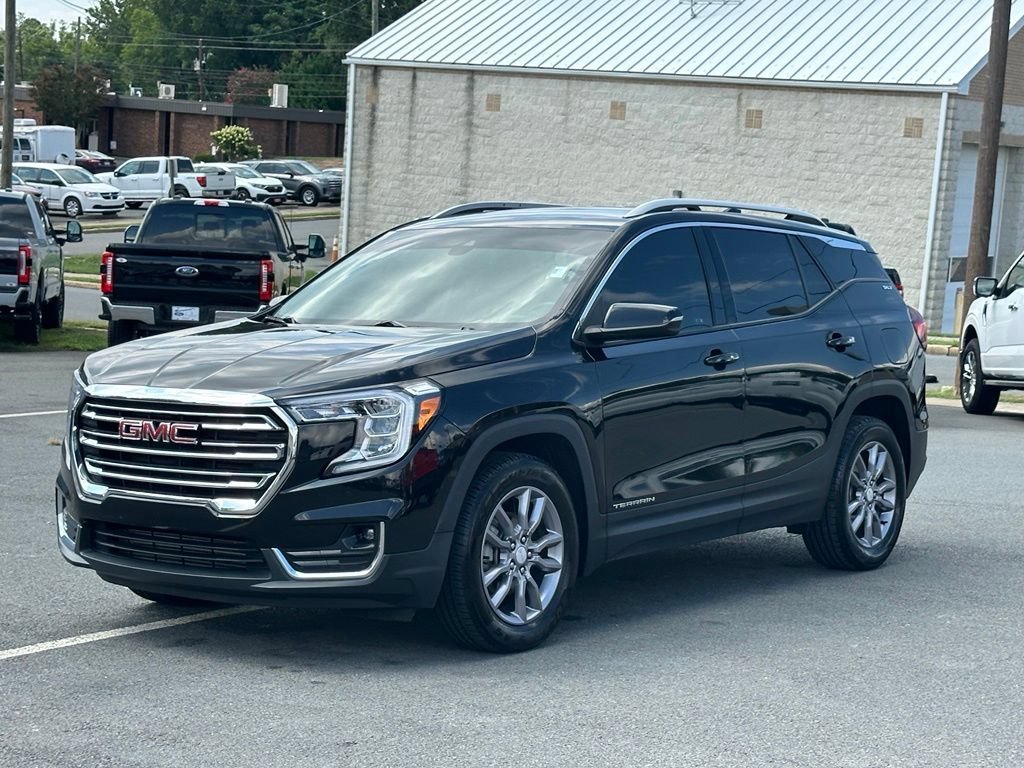 Used 2024 GMC Terrain SLT FWD image 2