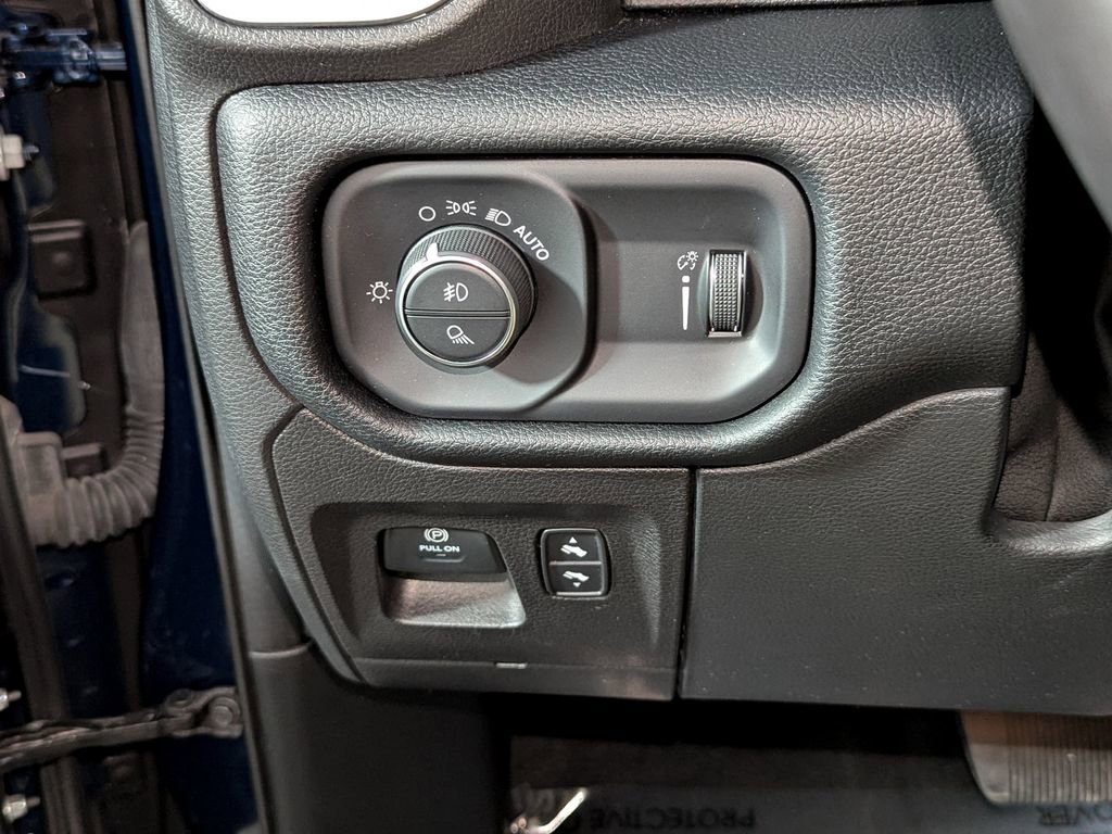 Used 2021 RAM 1500 Big Horn image 32