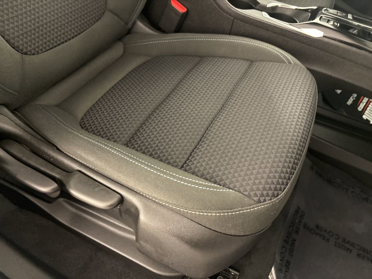 Used 2022 Chevrolet Bolt EUV LT w/ Comfort Package image 25