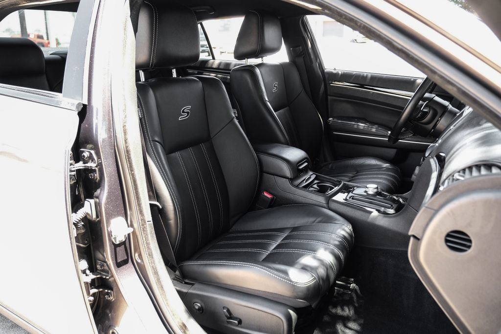 Used 2019 Chrysler 300 S RWD image 45