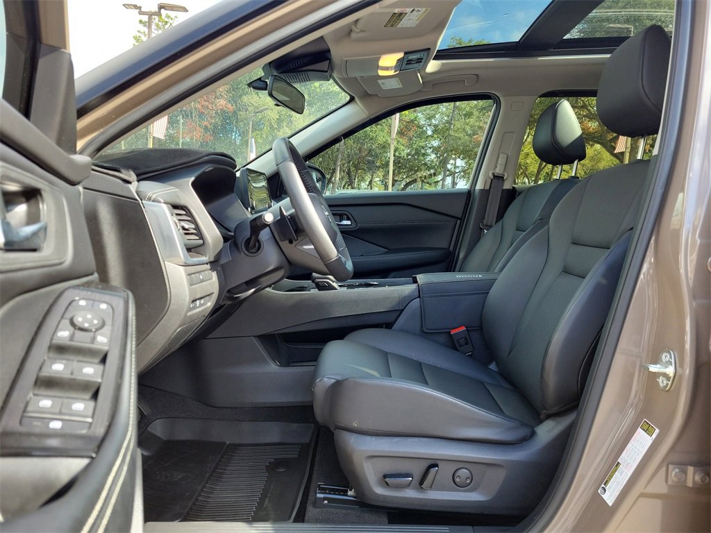 Used 2024 Nissan Rogue SV w/ SV Premium Package image 20