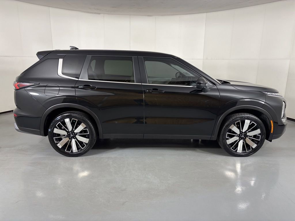 Used 2025 Mitsubishi Outlander SE AWD/4WD image 9