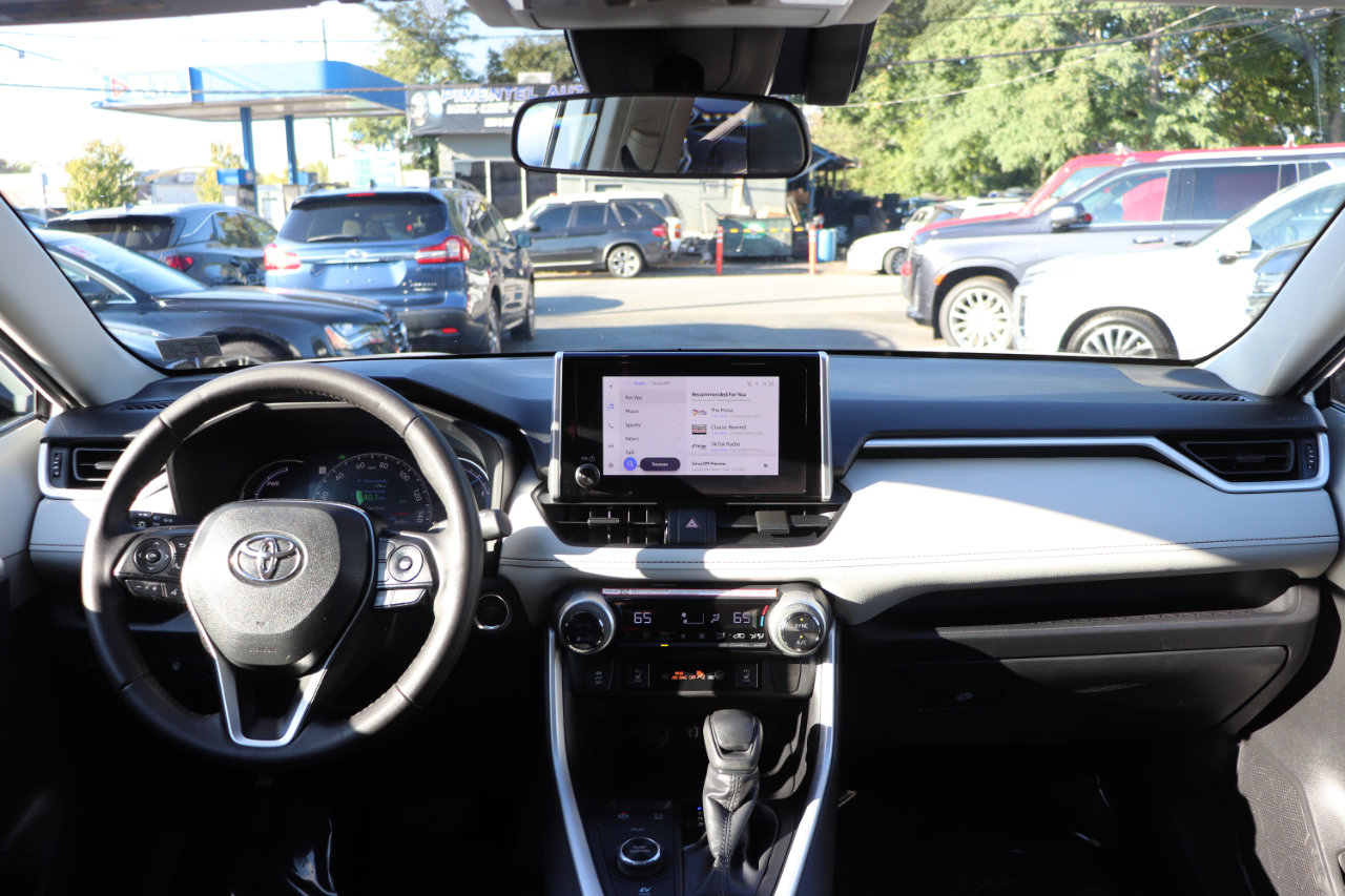 Used 2025 Toyota RAV4 XLE image 16