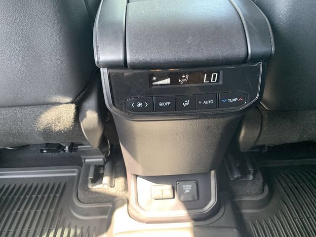 Used 2025 Toyota Highlander Limited AWD/4WD image 33