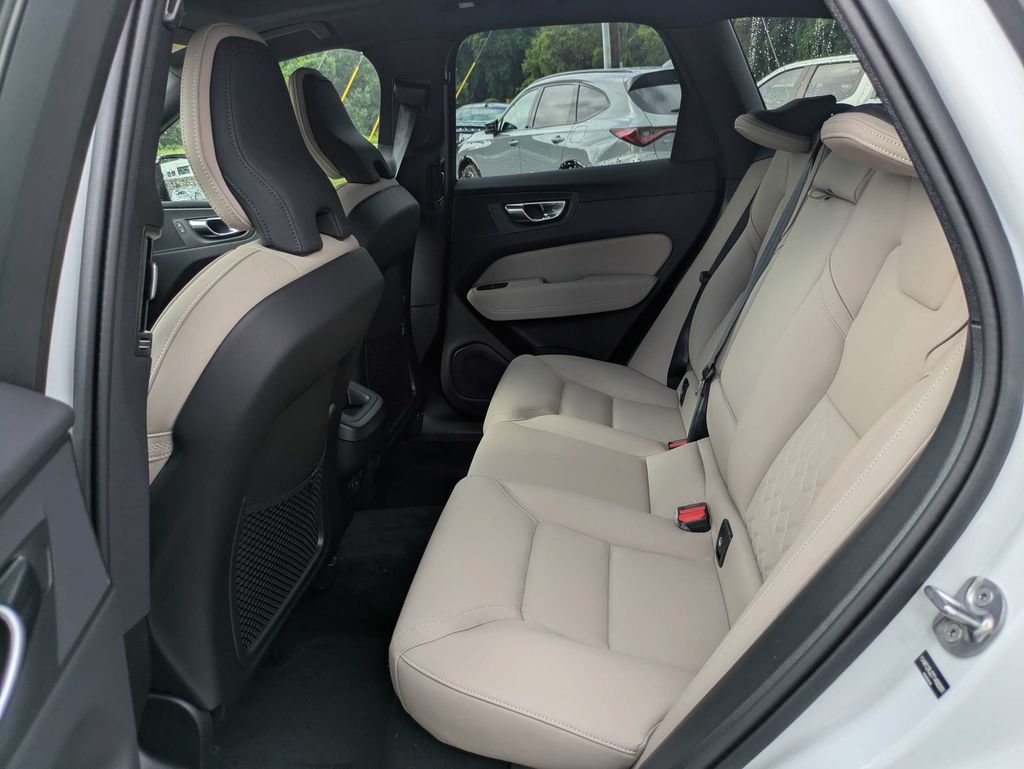 New 2026 Volvo XC60 B5 Core AWD/4WD image 15