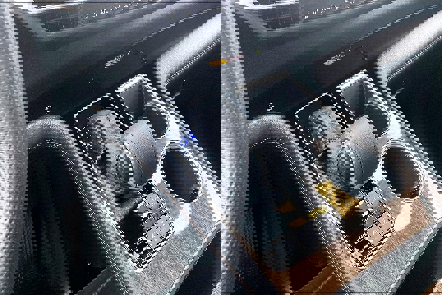 Used 2025 Toyota Sienna Platinum image 32