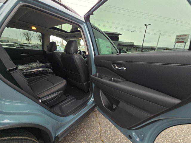 New 2026 Nissan Pathfinder SL image 14