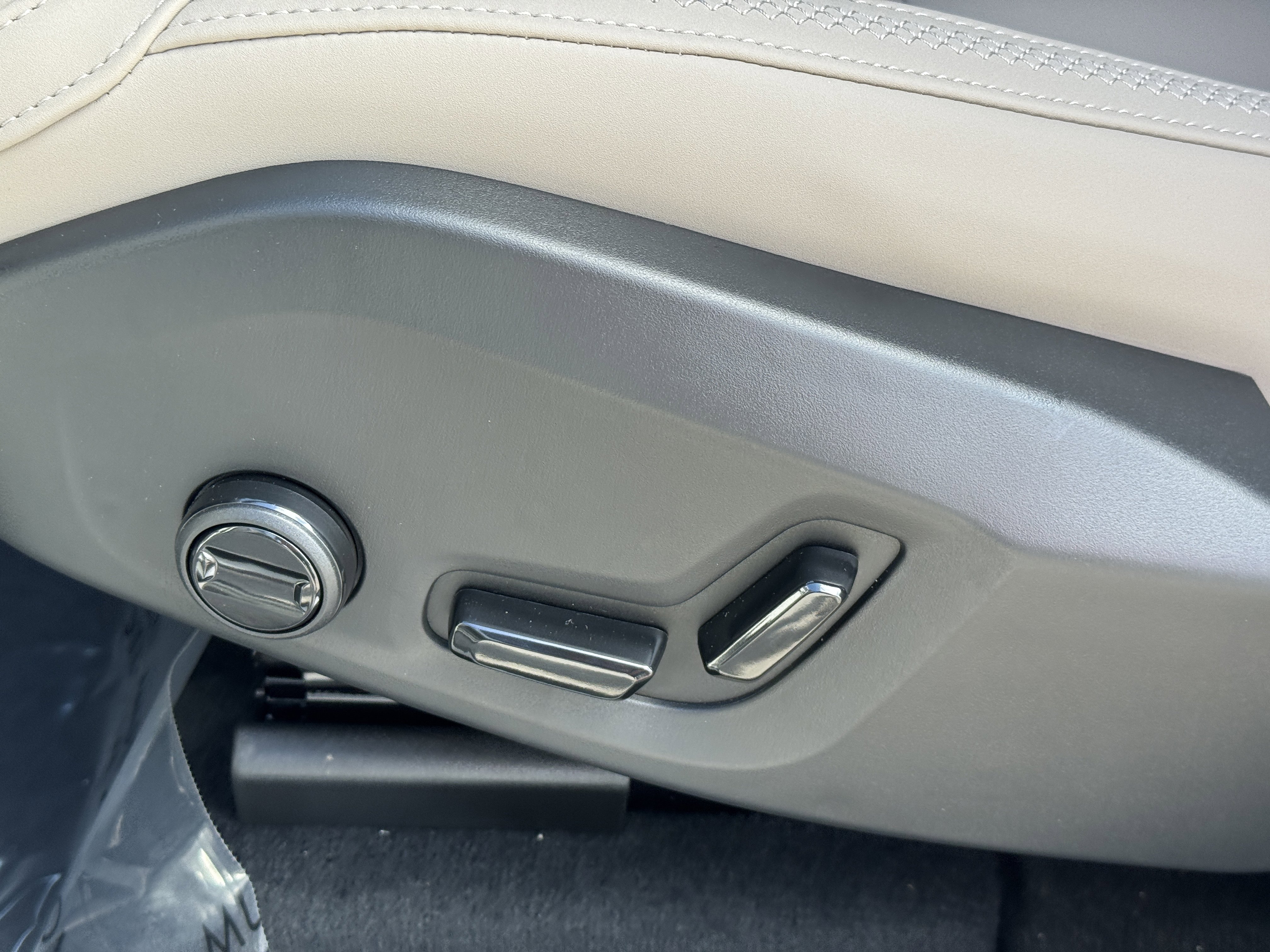 New 2026 Volvo XC60 B5 Plus w/ Protection Package Premier image 20