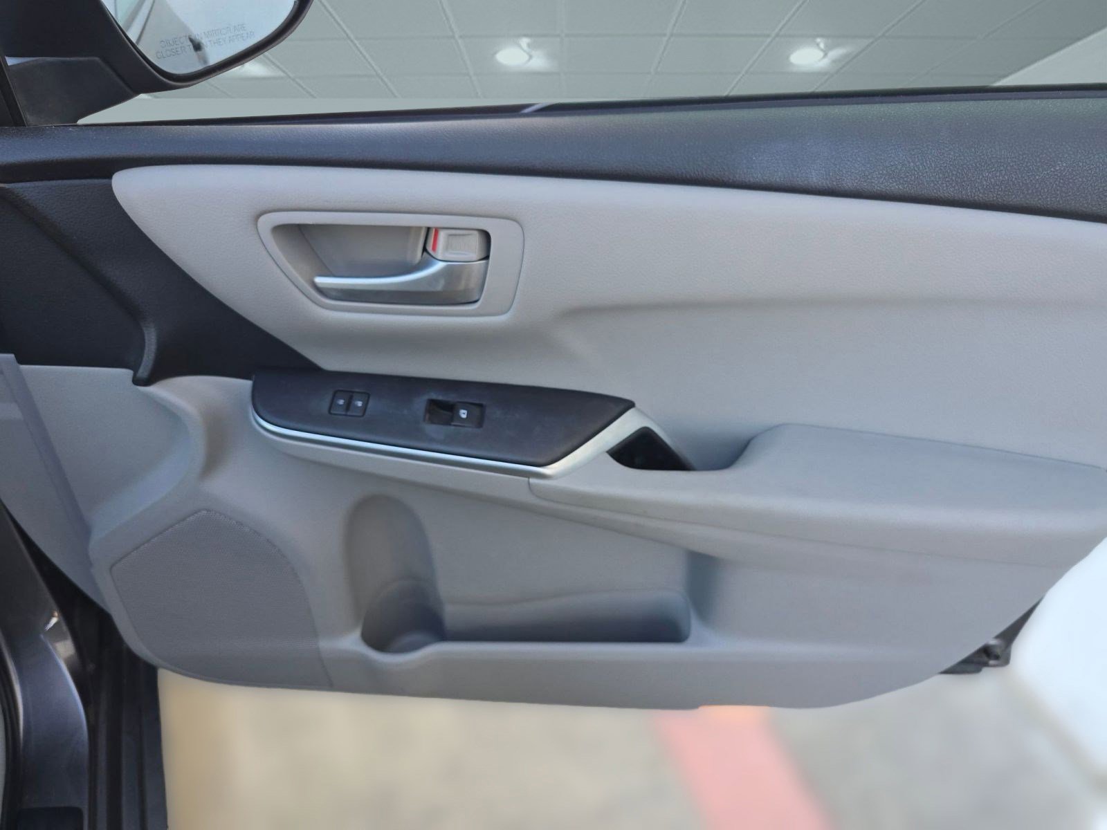 Used 2015 Toyota Camry LE image 26