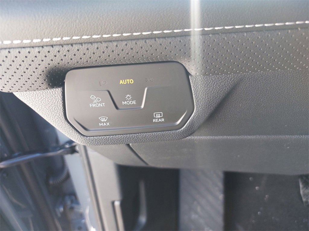 New 2025 Volkswagen Atlas Cross Sport SE image 18