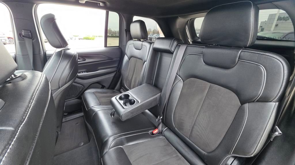 Used 2023 Jeep Grand Cherokee Altitude AWD/4WD image 18