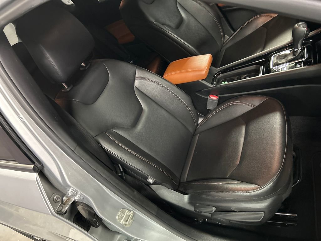 Used 2024 Jeep Compass Limited image 25