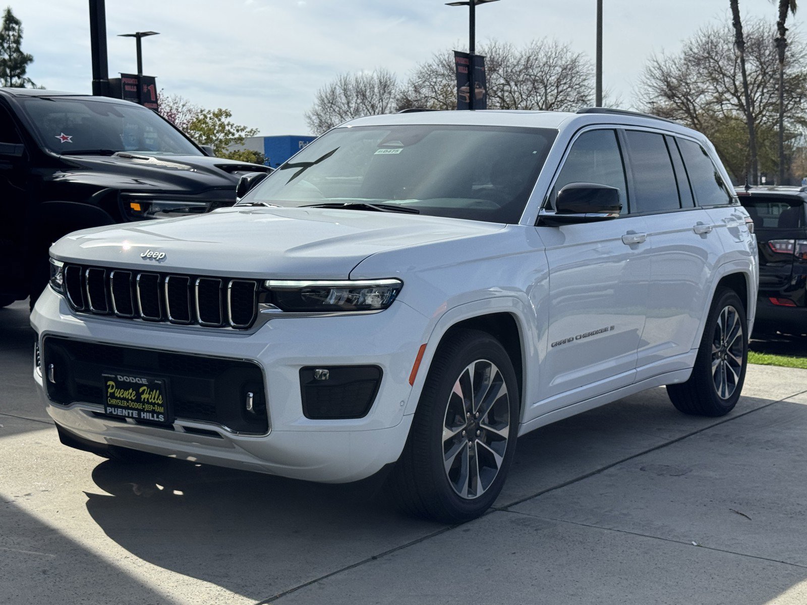 New 2025 Jeep Grand Cherokee Overland w/ Luxury Tech Group IV image 3