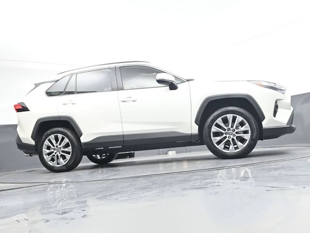 Used 2022 Toyota RAV4 XLE Premium AWD/4WD image 30