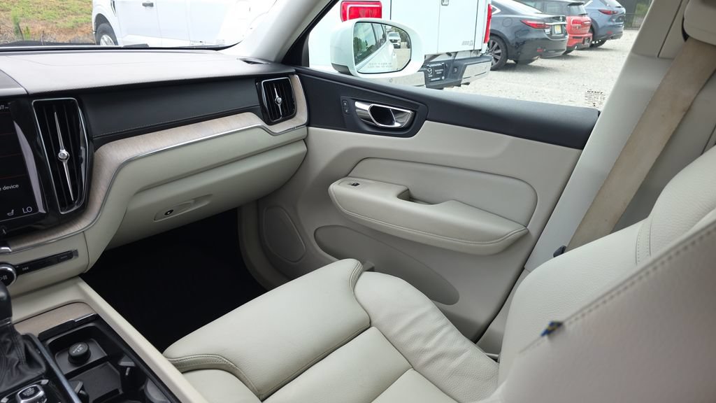 Used 2018 Volvo XC60 T5 Inscription w/ Convenience Package AWD/4WD image 26