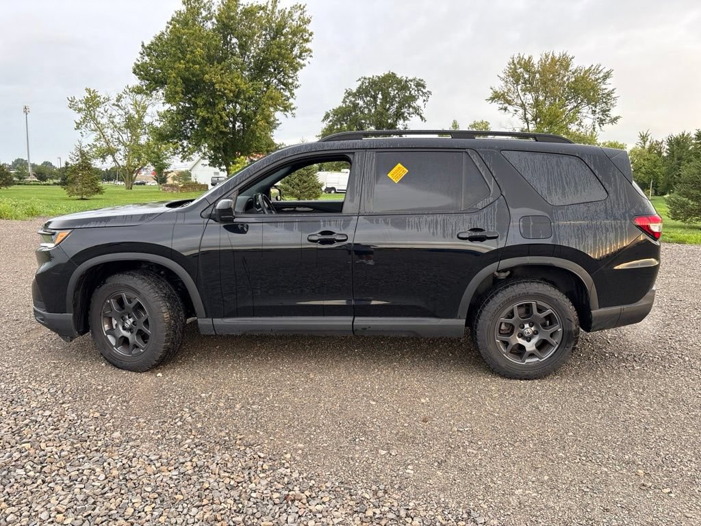 Used 2025 Honda Pilot TrailSport image 10