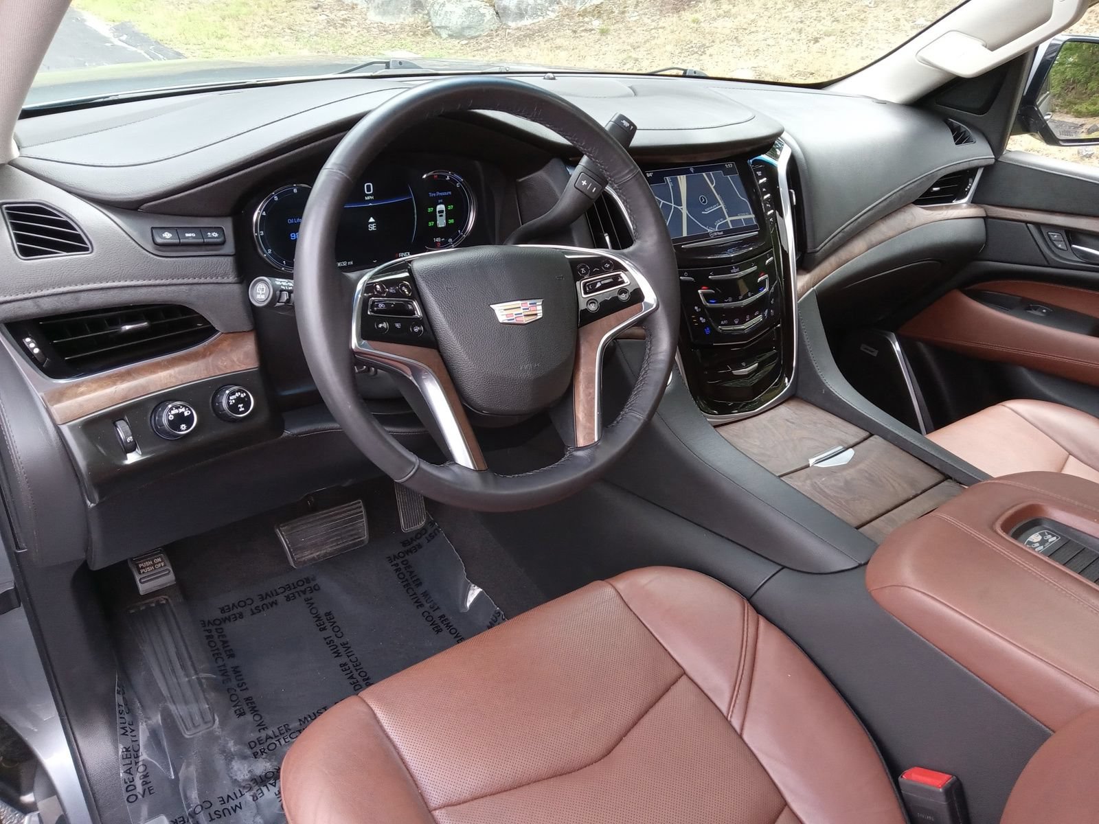 Used 2020 Cadillac Escalade ESV Luxury AWD/4WD image 12