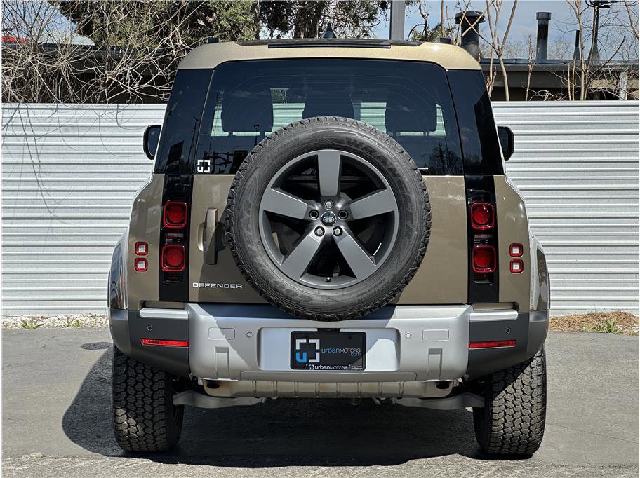 Used 2025 Land Rover Defender 90 S image 11