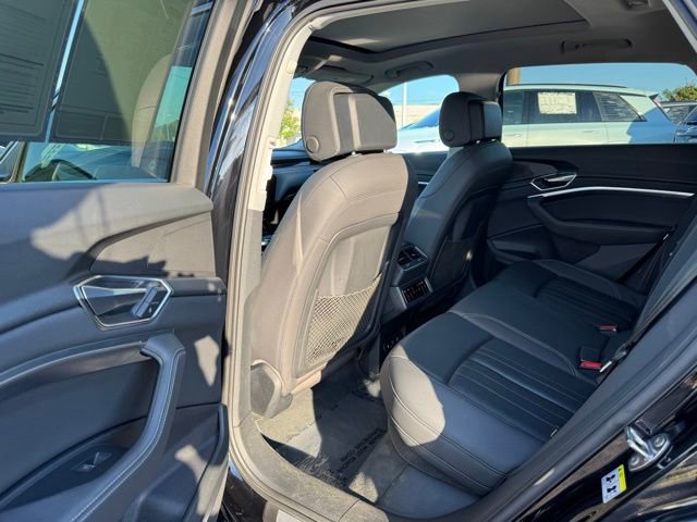 Used 2019 Audi e-tron Premium Plus image 36