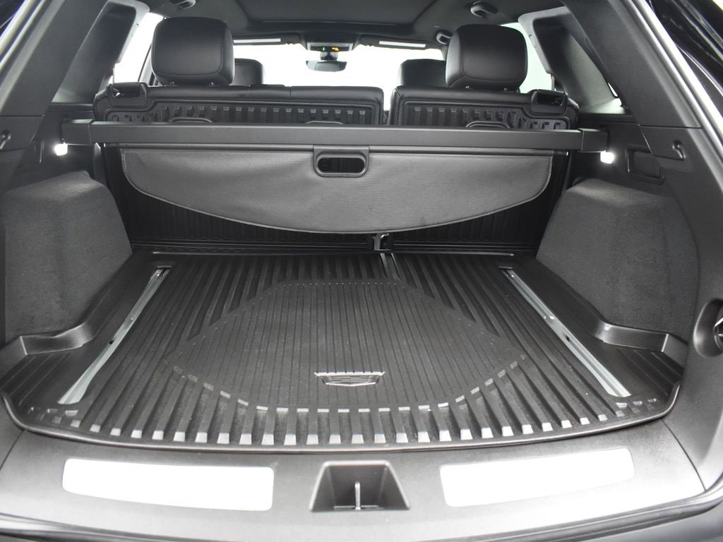 Certified 2024 Cadillac XT5 Sportv w/ LPO, Red Accent Package image 27