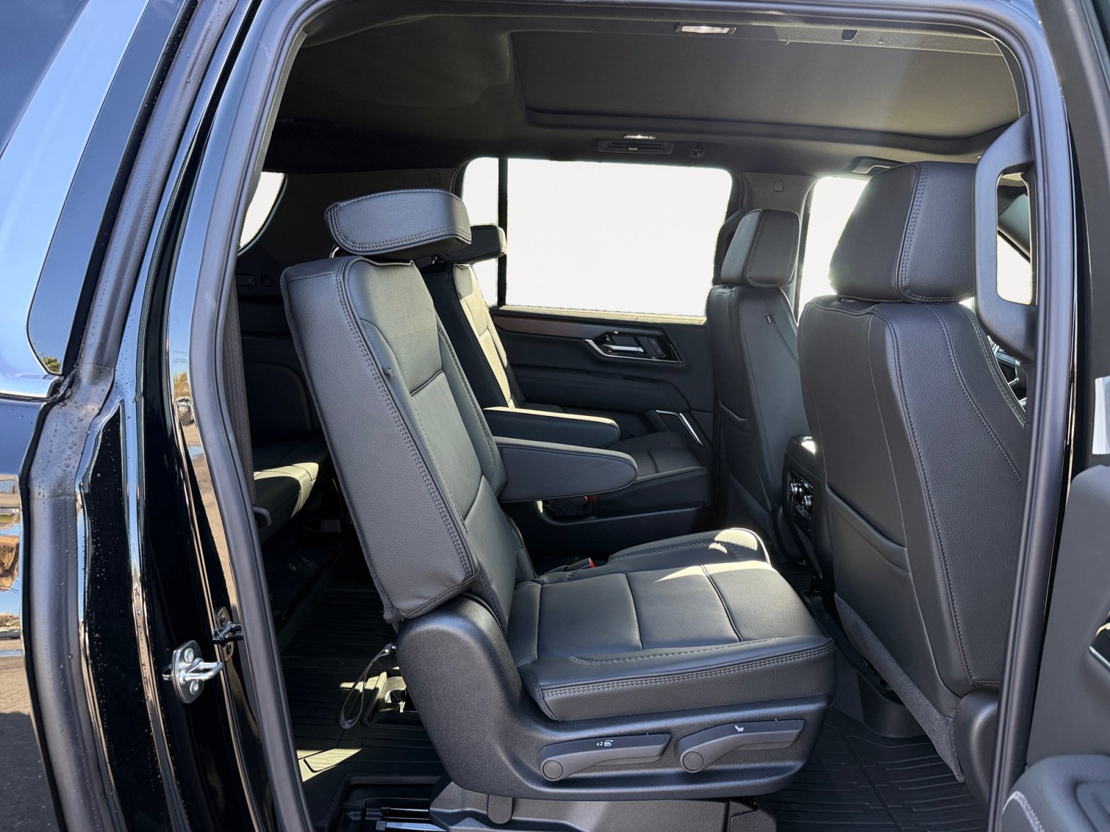 New 2026 GMC Yukon XL Denali w/ Sun & Power Step Package image 18