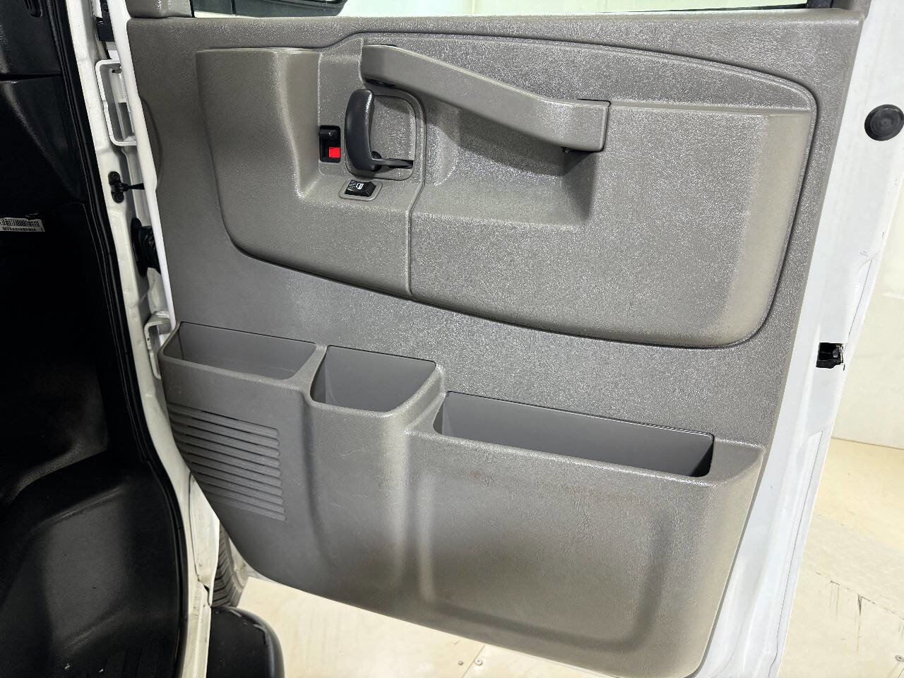 Used 2017 GMC Savana 2500 image 56