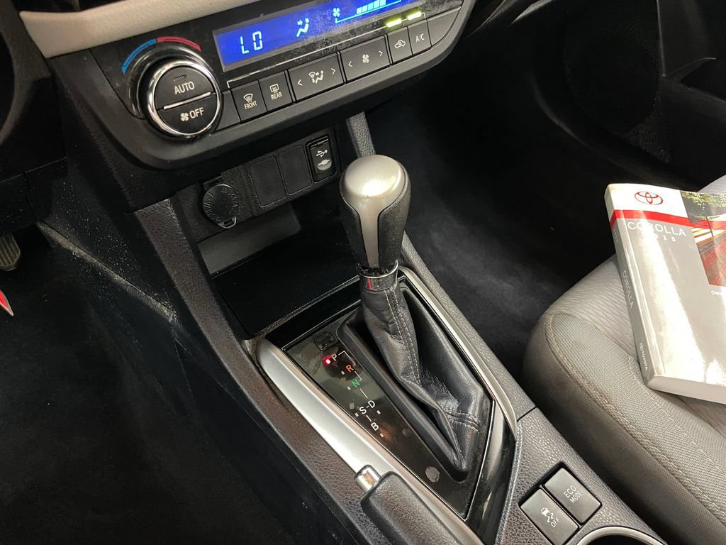 Used 2015 Toyota Corolla LE FWD image 28