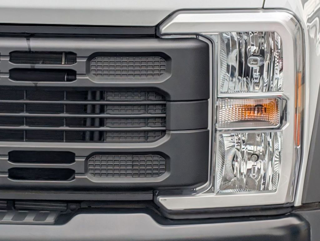 New 2025 Ford F550 4x4 Regular Cab Super Duty image 10