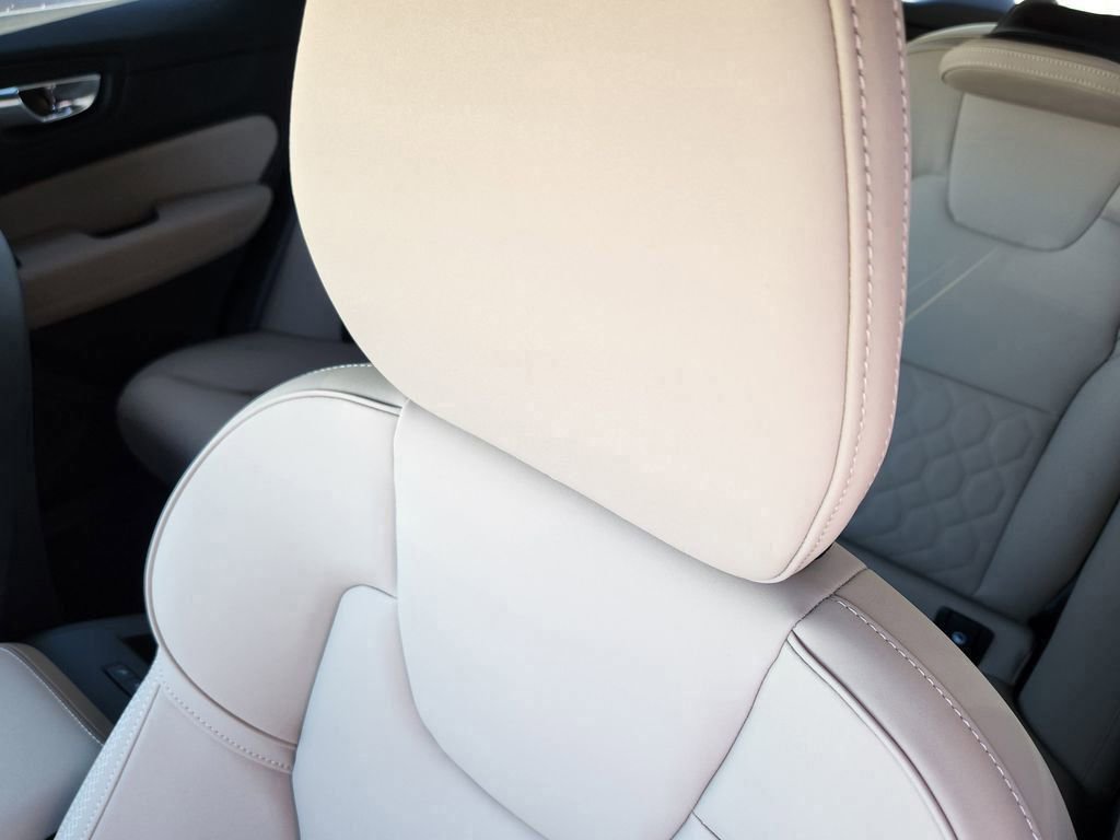 New 2026 Volvo XC60 B5 Plus w/ Protection Package Premier image 6