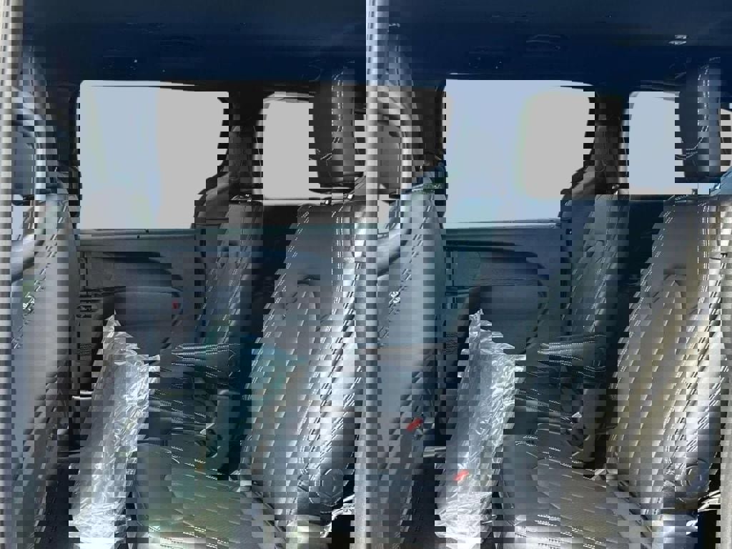 New 2026 Chrysler Pacifica Select AWD/4WD image 5