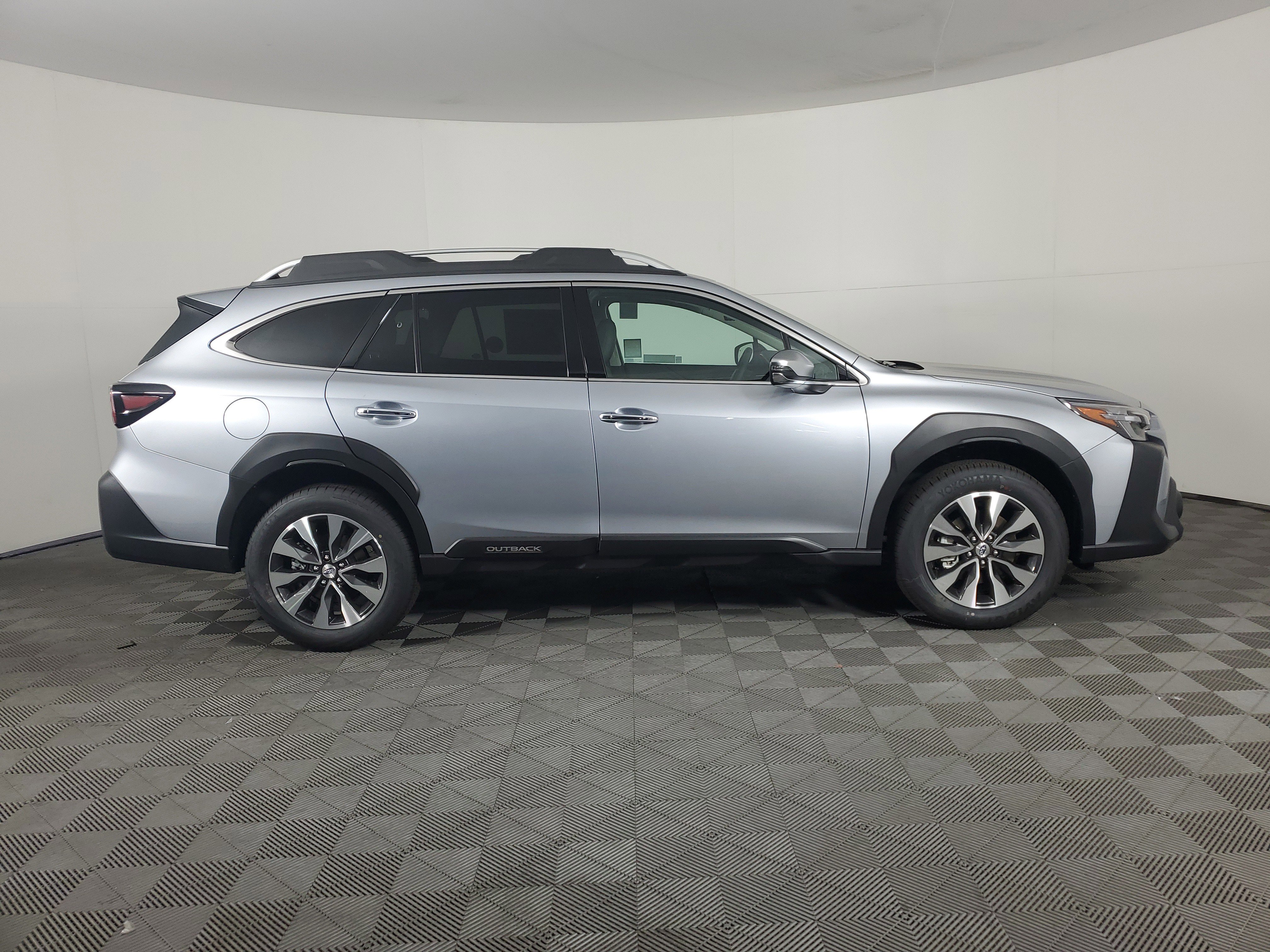 New 2025 Subaru Outback Touring XT image 3