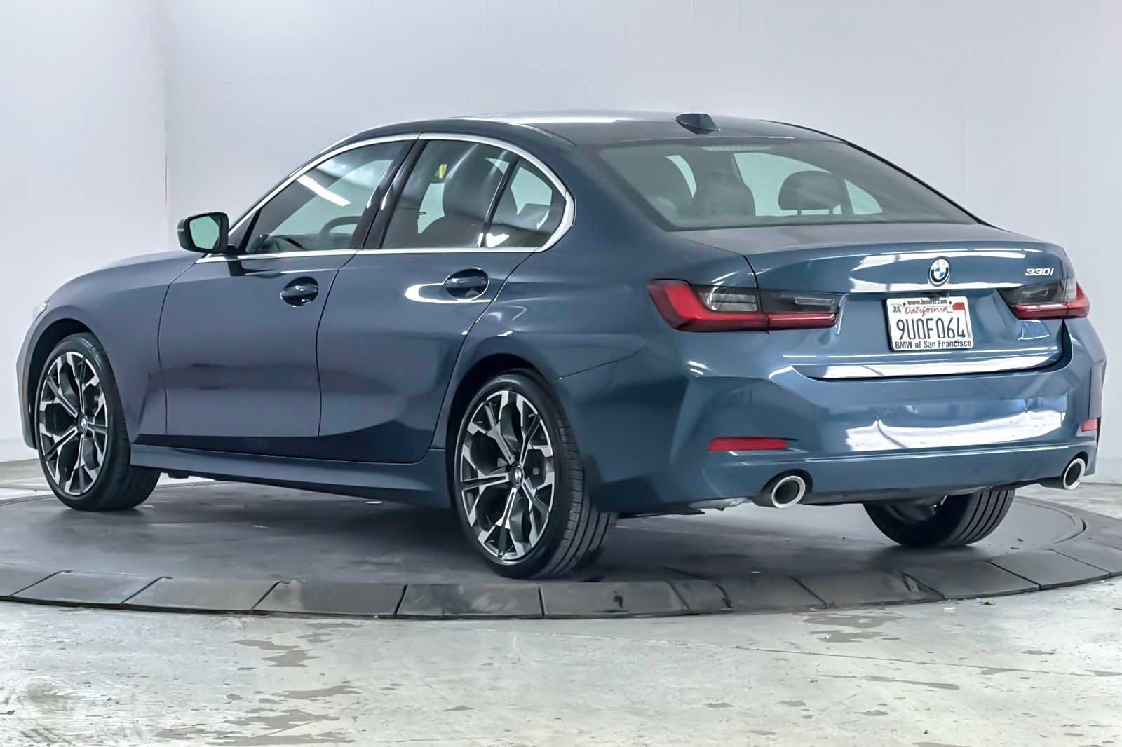 Used 2025 BMW 330i Sedan w/ Premium Package image 6