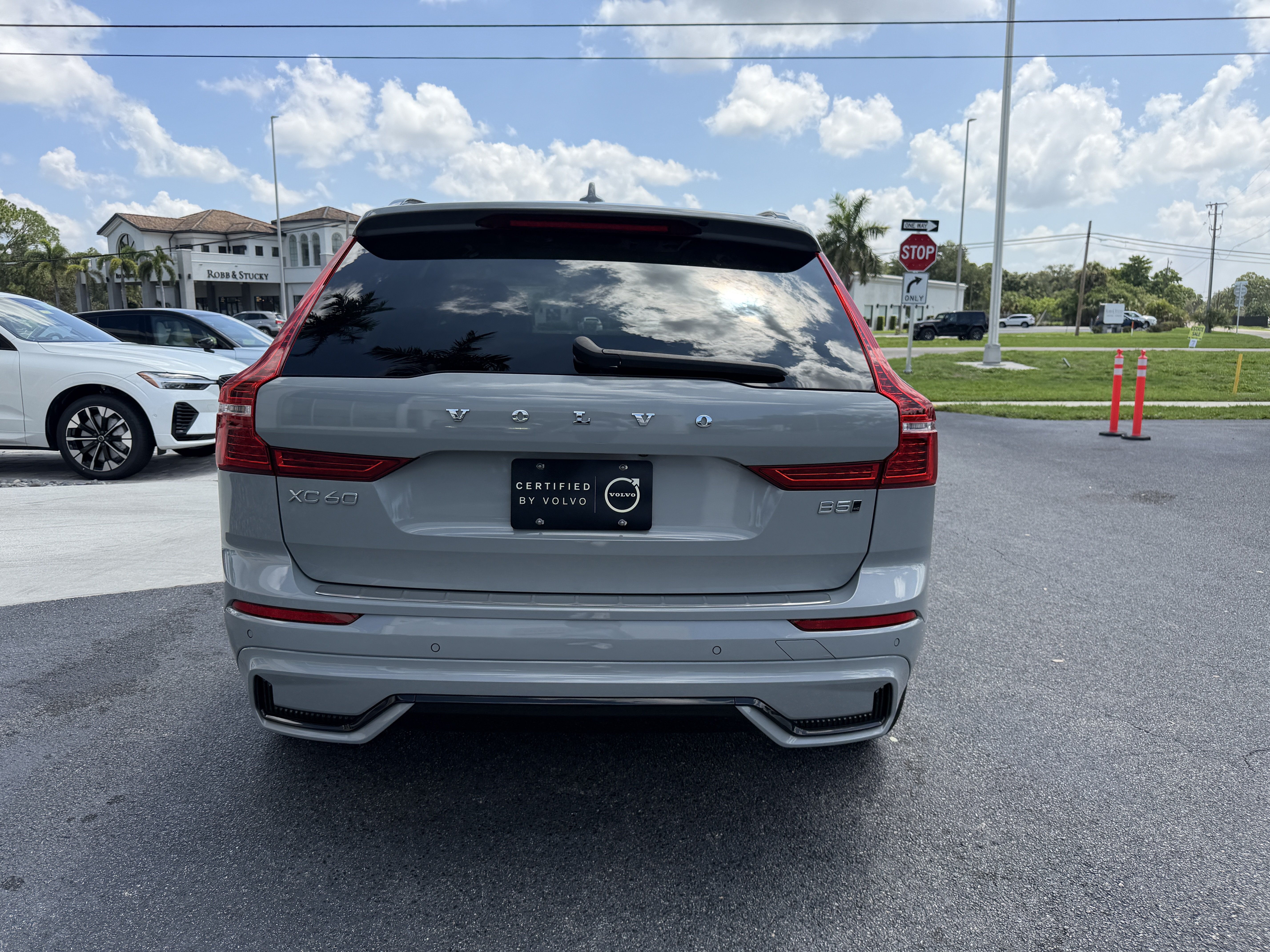 Certified 2024 Volvo XC60 B5 Plus w/ Protection Package Premier AWD/4WD image 4