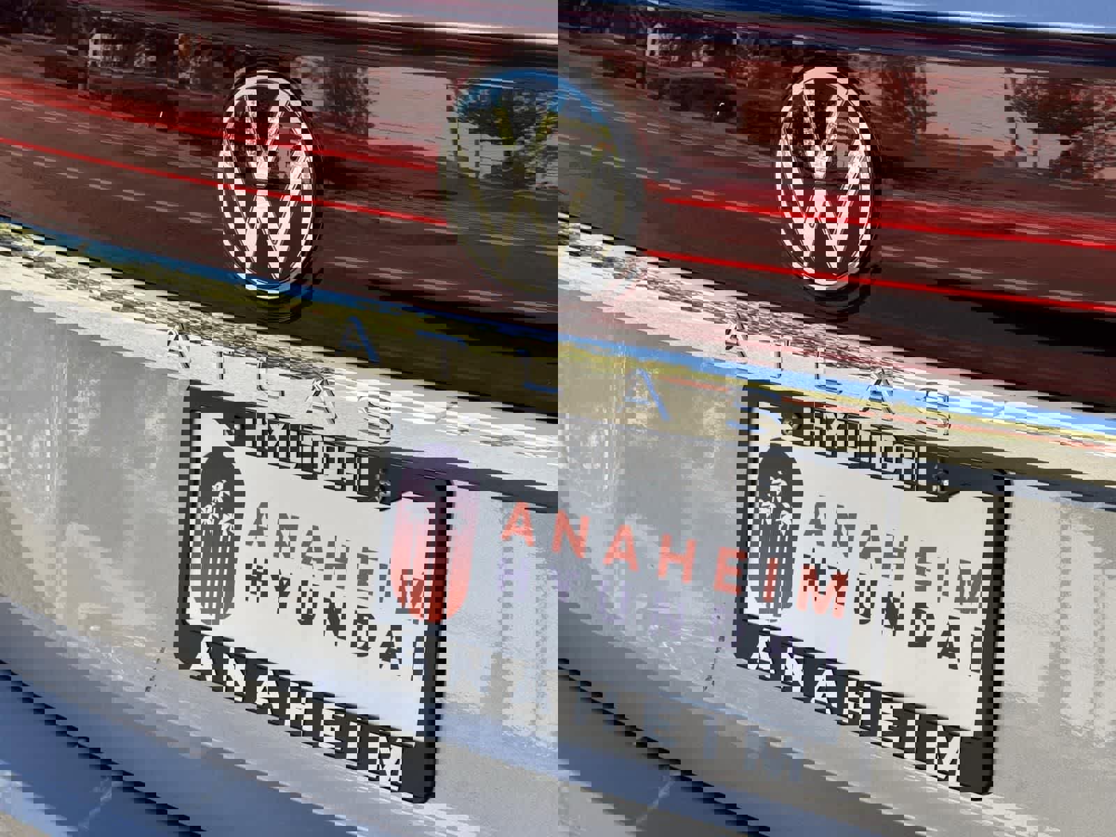 Used 2025 Volkswagen Atlas SE image 36