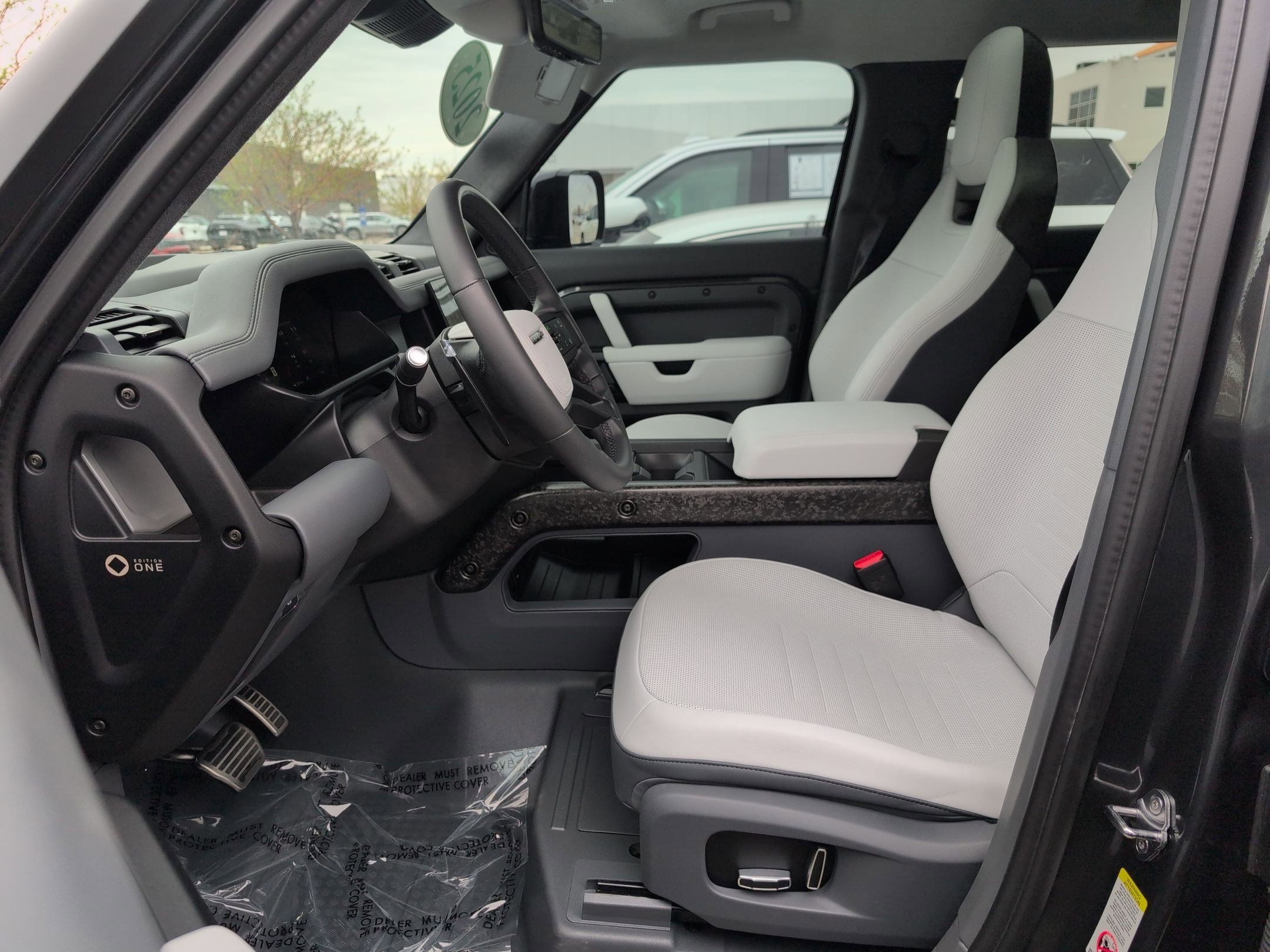 Used 2025 Land Rover Defender 110 image 25