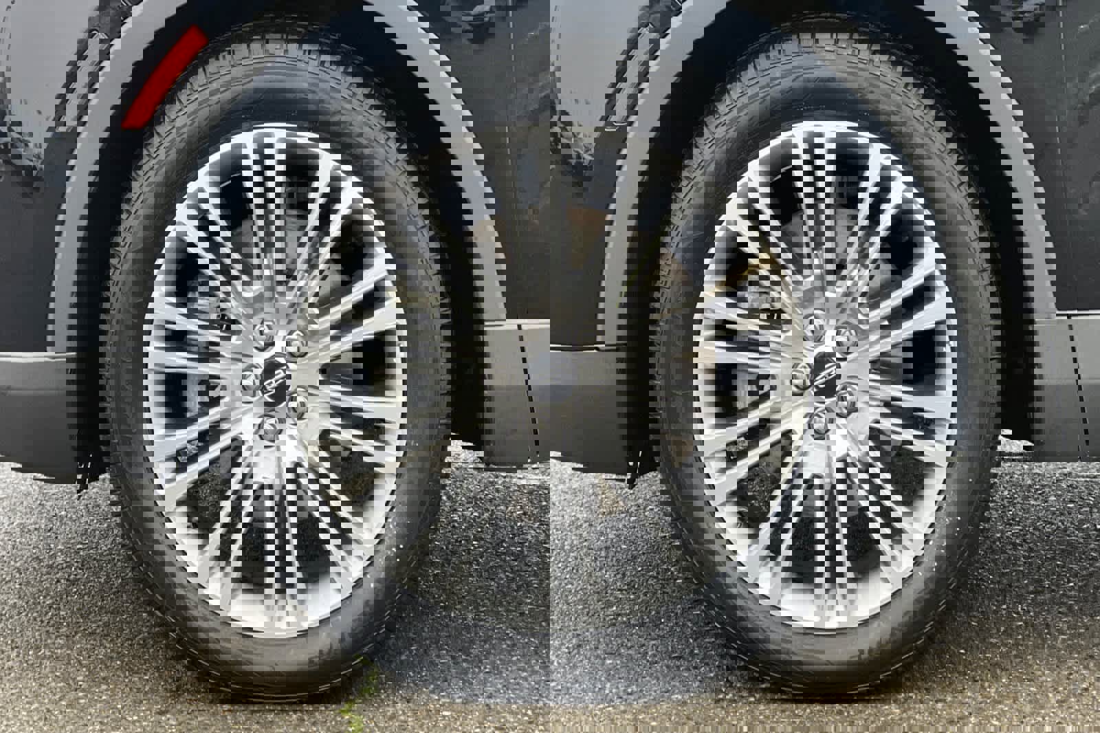 Used 2018 Lincoln MKX Reserve image 27