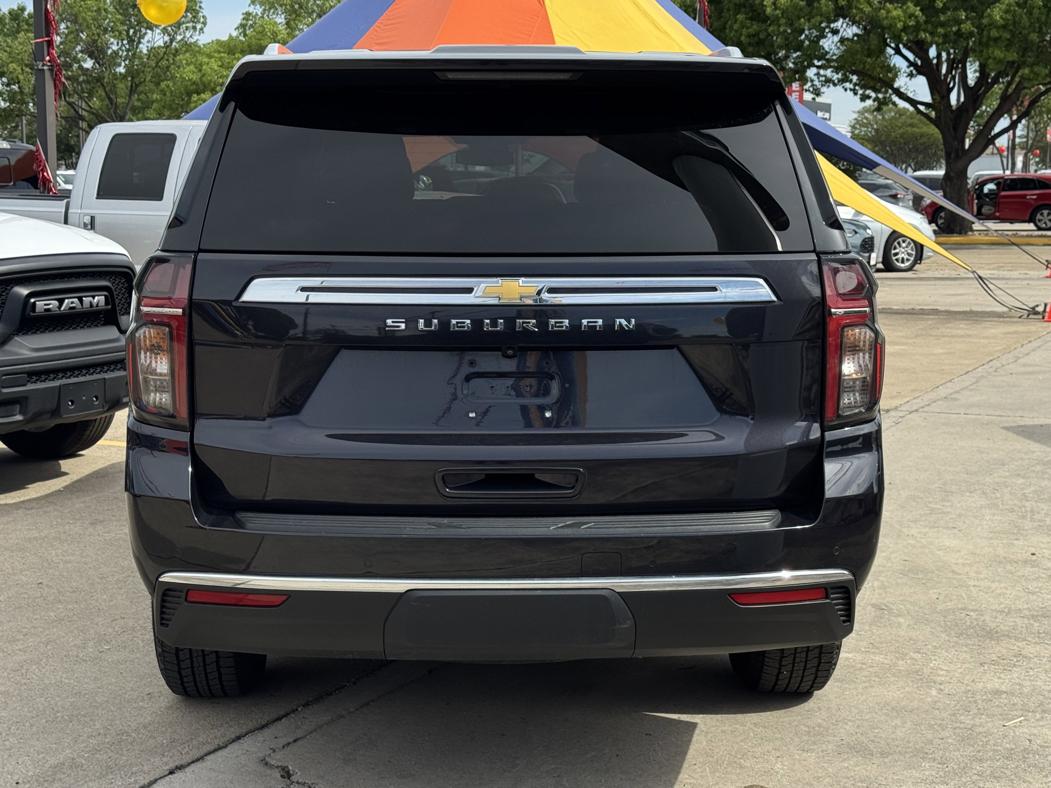 Used 2024 Chevrolet Suburban LT RWD image 6