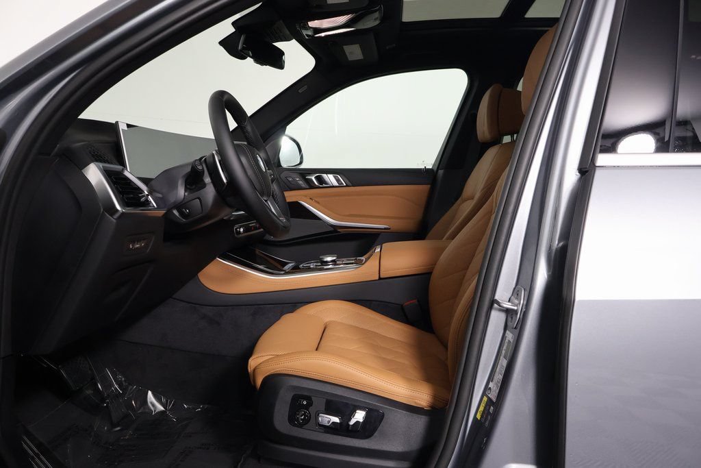 New 2026 BMW X5 xDrive50e w/ Climate Comfort Package AWD/4WD image 5