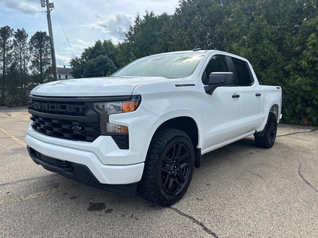 Used 2024 Chevrolet Silverado 1500 Custom w/ Dark Appearance Package AWD/4WD image 2