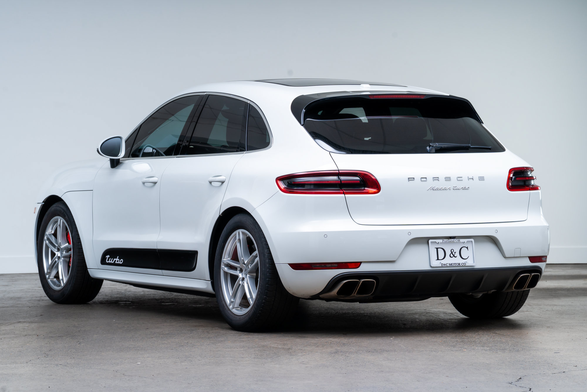 Used 2015 Porsche Macan Turbo AWD/4WD image 6