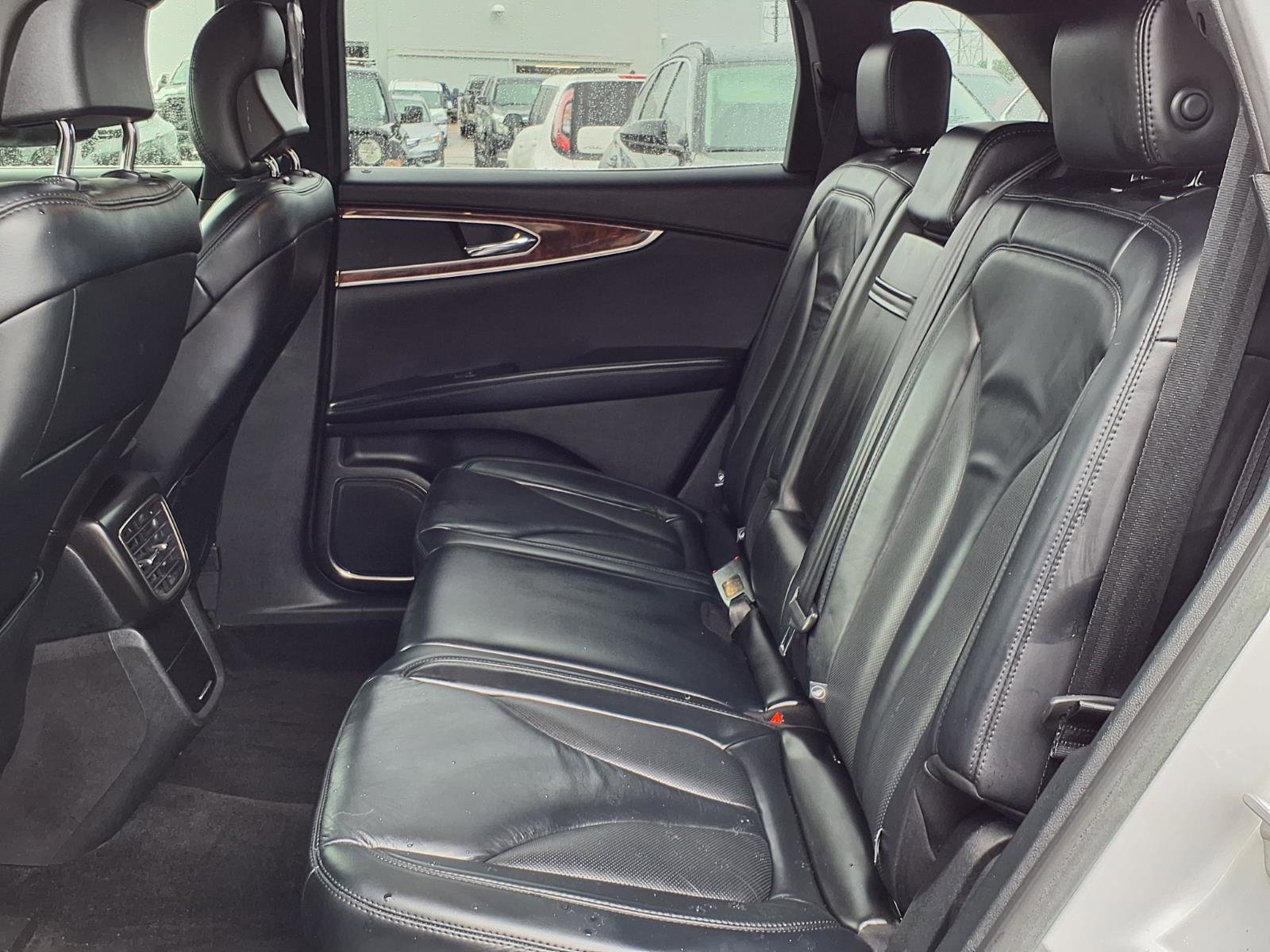 Used 2018 Lincoln MKX Select w/ Select Plus Package image 18