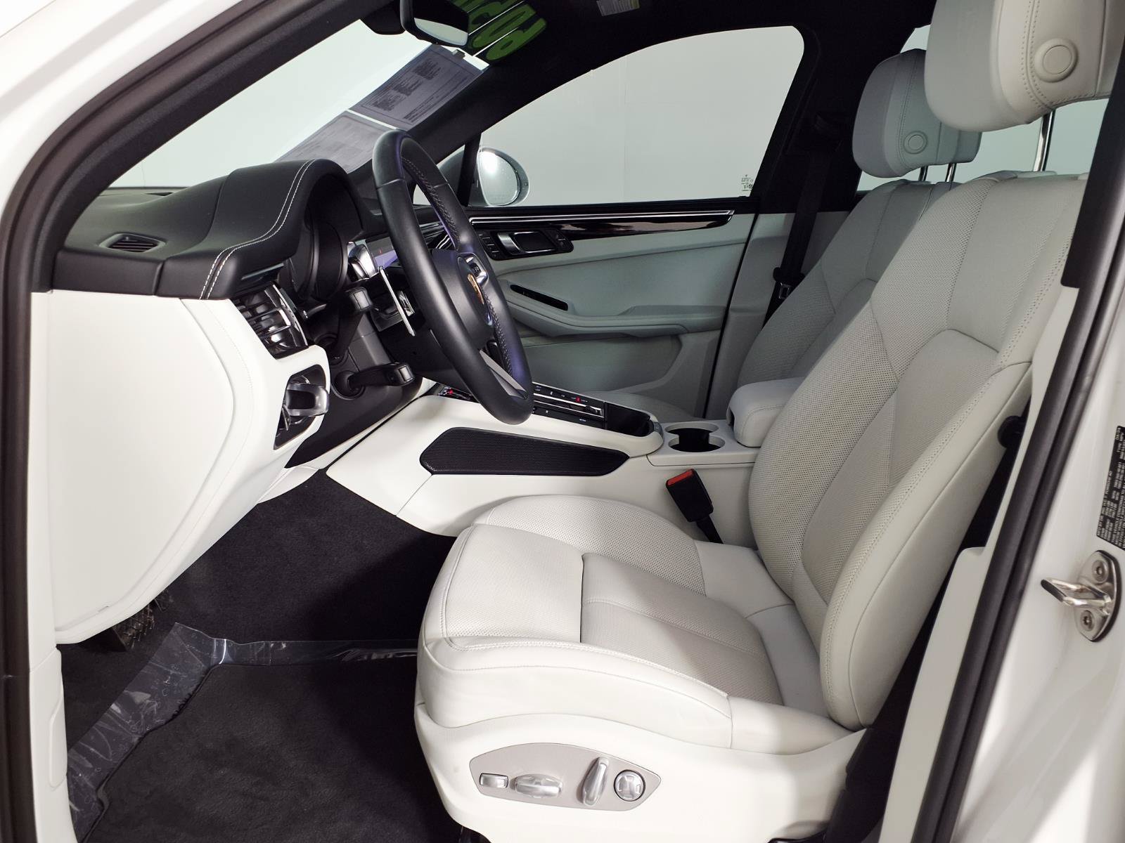 Used 2024 Porsche Macan AWD/4WD image 17